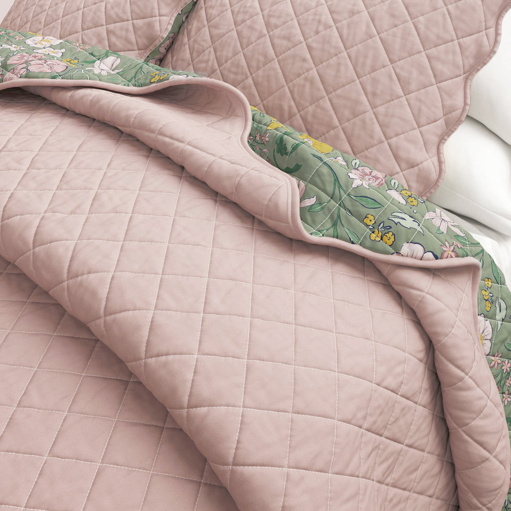 Floral Print & Scalloped Cotton Quilt Set - Gwen Collection